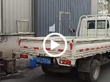 江蘇客戶親自到工廠來買小型挖掘機