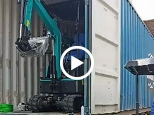 小微型挖掘機廠家裝箱發往國外